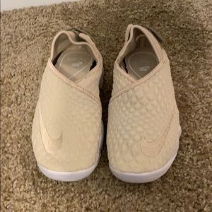 Brand new Nike Women’s Shoes, size 5